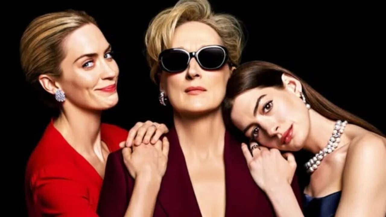 El Diablo Viste a la Moda 2 marca el regreso de Emily Blunt, Meryl Streep y Anne Hathaway, centrándose en el desafío de la revista Runway ante la era digital.