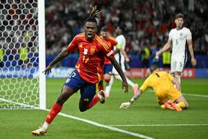 Spain's midfielder #17 Nico Williams celebrates scoring his team's first goal during the UEFA Euro 2024 final football match between Spain and England at the Olympiastadion in Berlin on July 14, 2024. (Photo by INA FASSBENDER / AFP)
