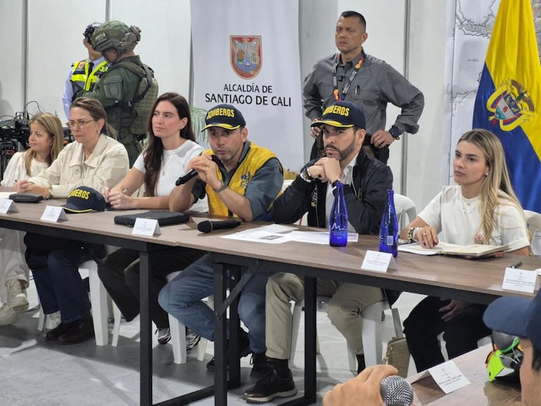 El alcalde Alejandro Eder y el presidente Abelardo de la Espriella participaron en el Puesto de Mando Unificado instalado en Cali para coordinar las acciones frente a la emergencia.