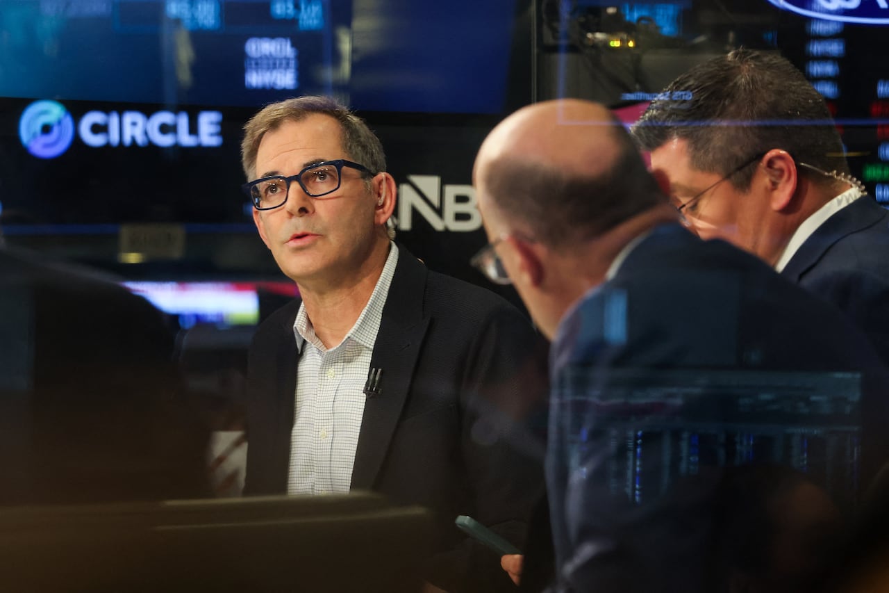 Wall Street abre con acciones a la baja por conflicto en Medio Oriente.
(Photo by TIMOTHY A. CLARY / AFP)