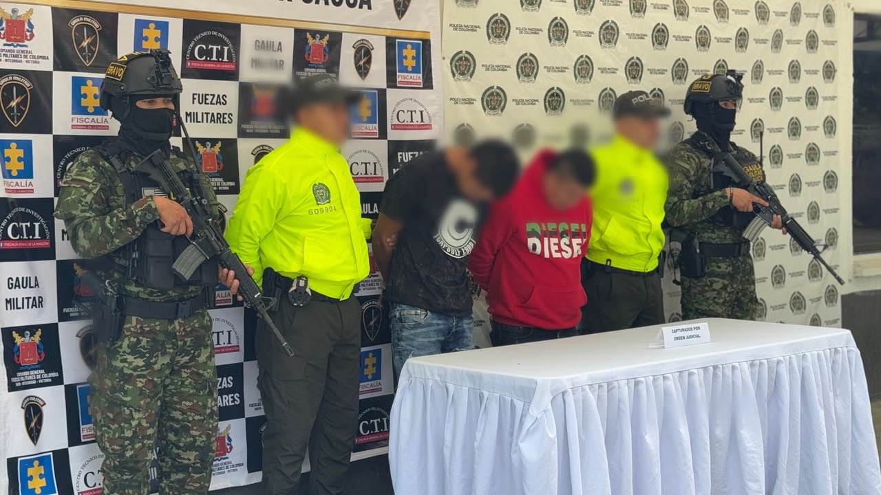 En un operativo desarrollado en el barrio Samuel Silverio de Popayán, las autoridades capturaron a dos presuntos integrantes de una red dedicada al hurto de vehículos para las disidencias de las Farc.