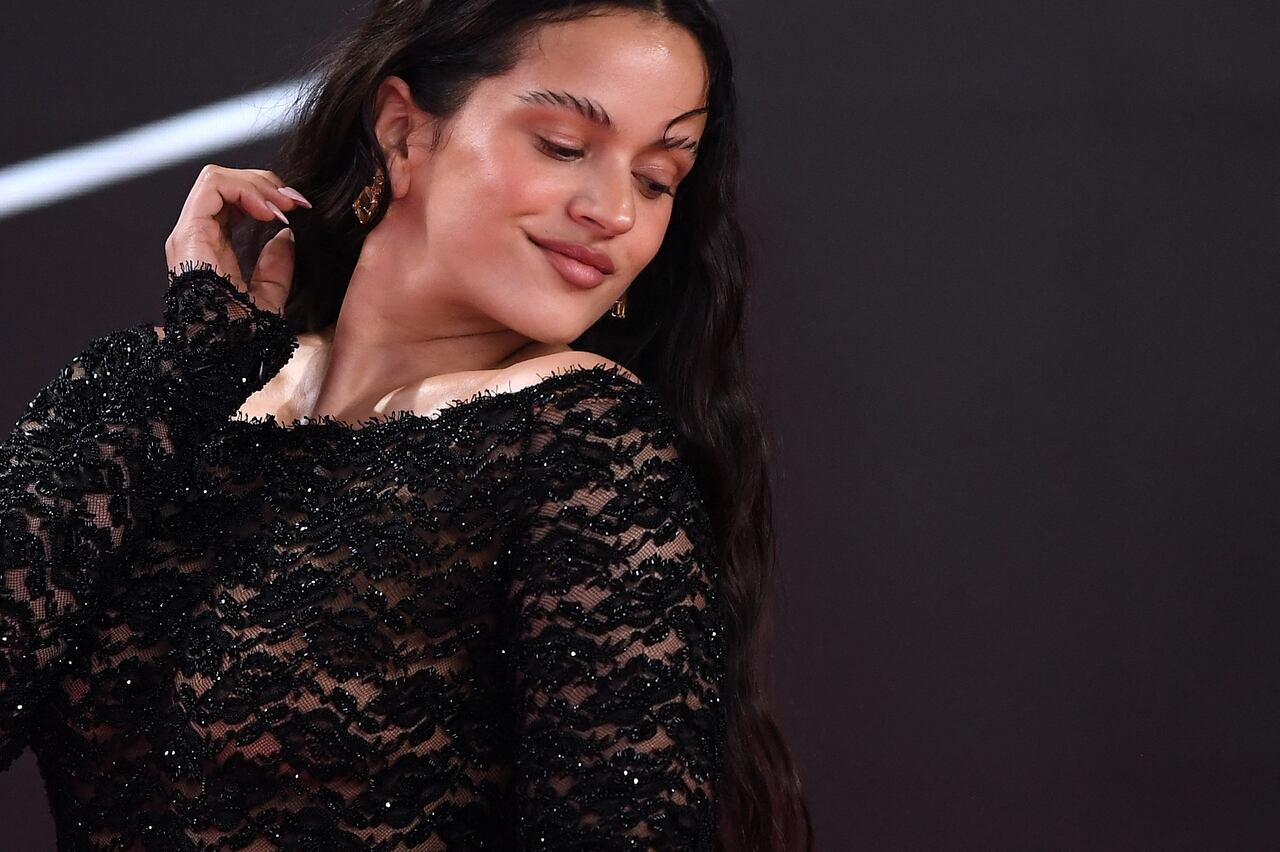 Los temas incluyen, además, fragmentos en más de una decena de idiomas, entre los que destacan el castellano y catalán, así como el latín, el inglés o el alemán.