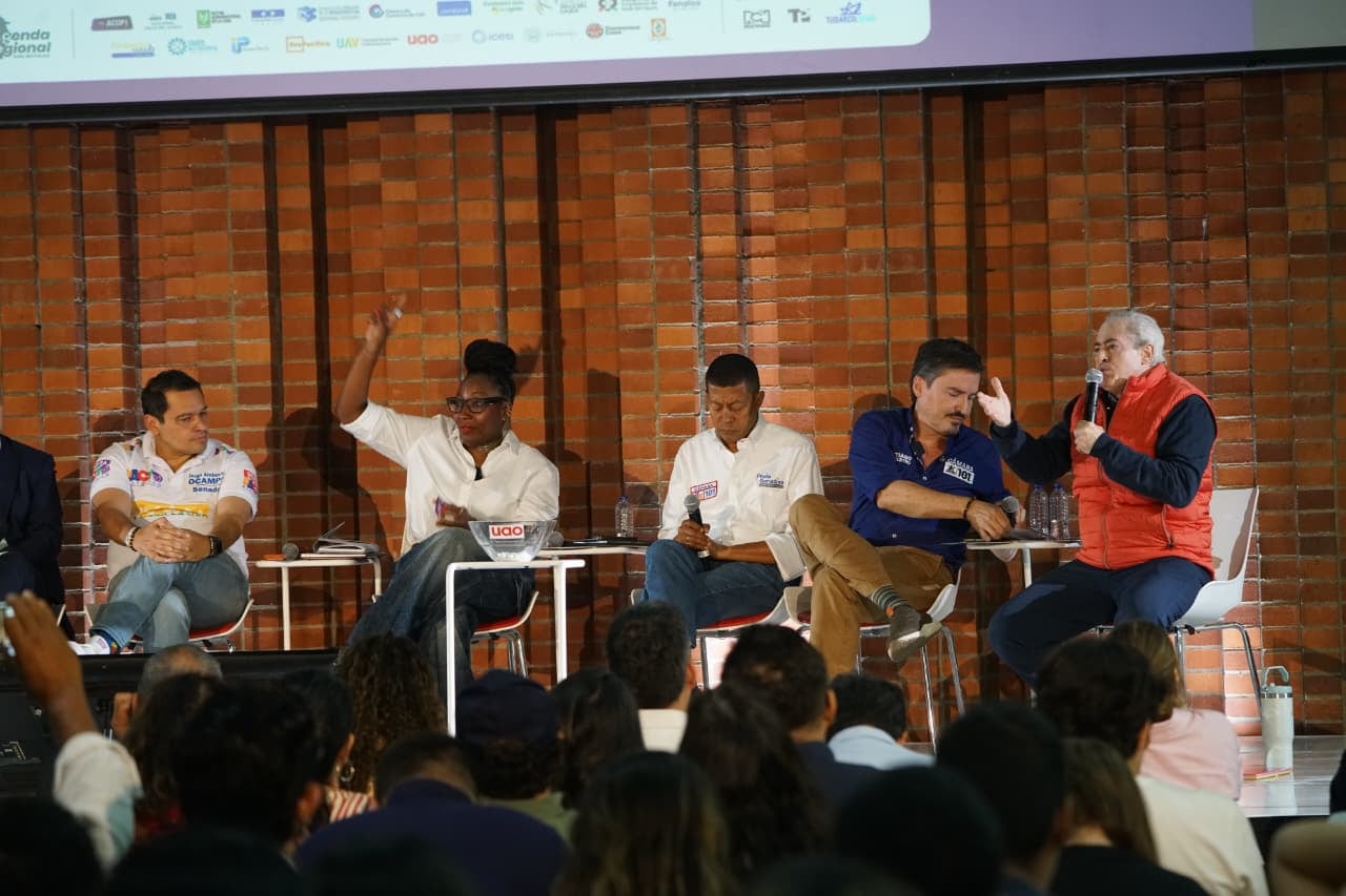 Debate con candidatos al Congreso cuenta con preguntas multitemáticas y del público.