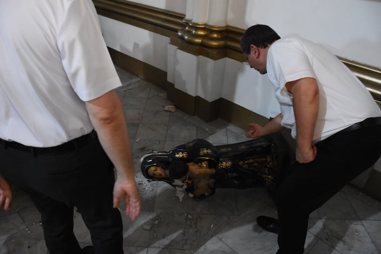 Vandalismo y Sacrilegio en la Iglesia La Ermita
