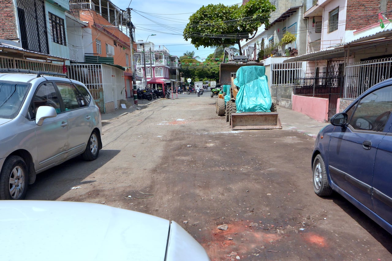 Vía en mal estado. Calle 36 entre 25a y 27 del barrio el Rodeo, comuna 12. Foto Jorge Orozco