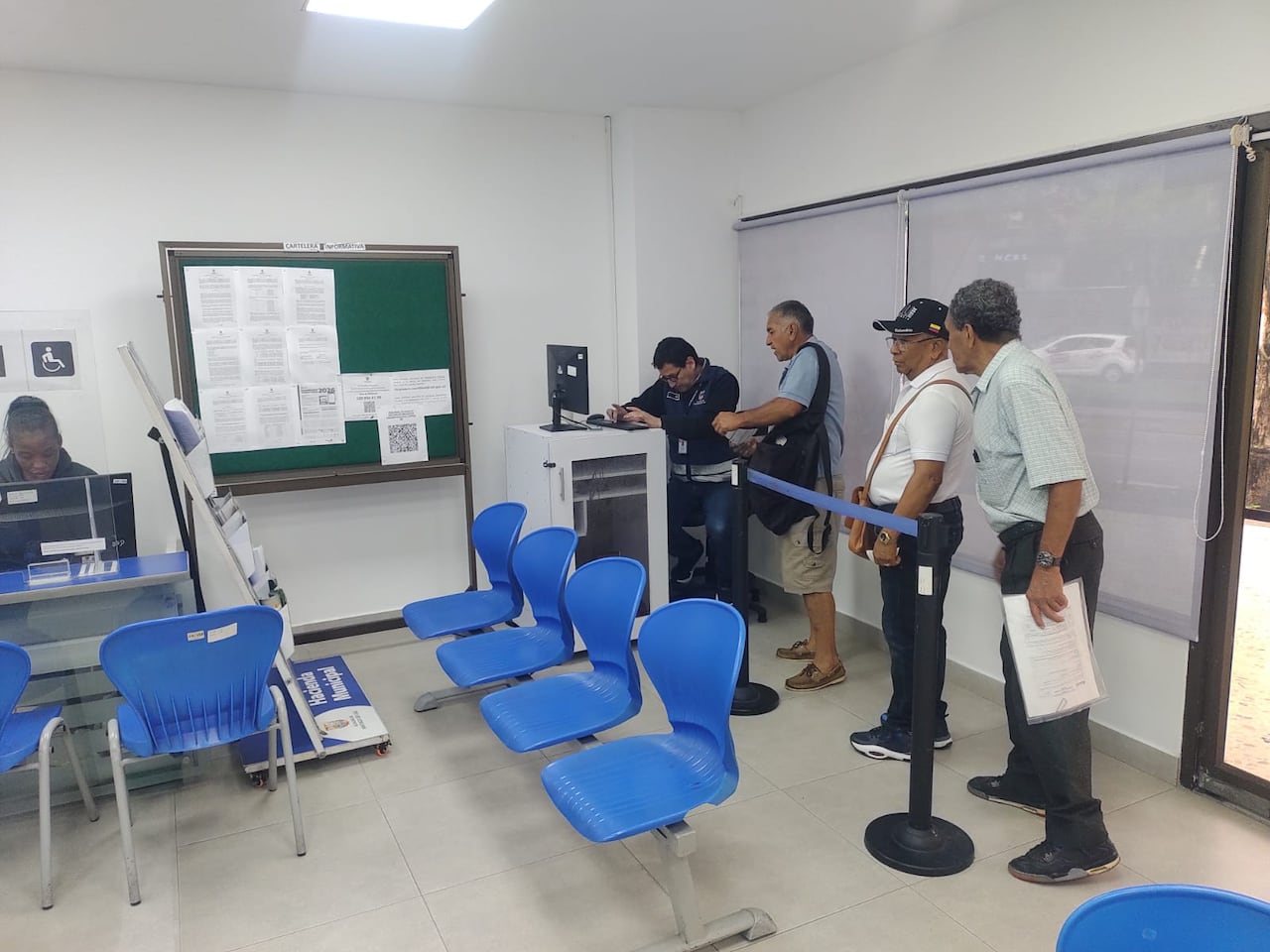 Nuevo punto de atención en la torre de Cali para contribuyentes de Cali donde pueden acceder al descuento del 15% en predial