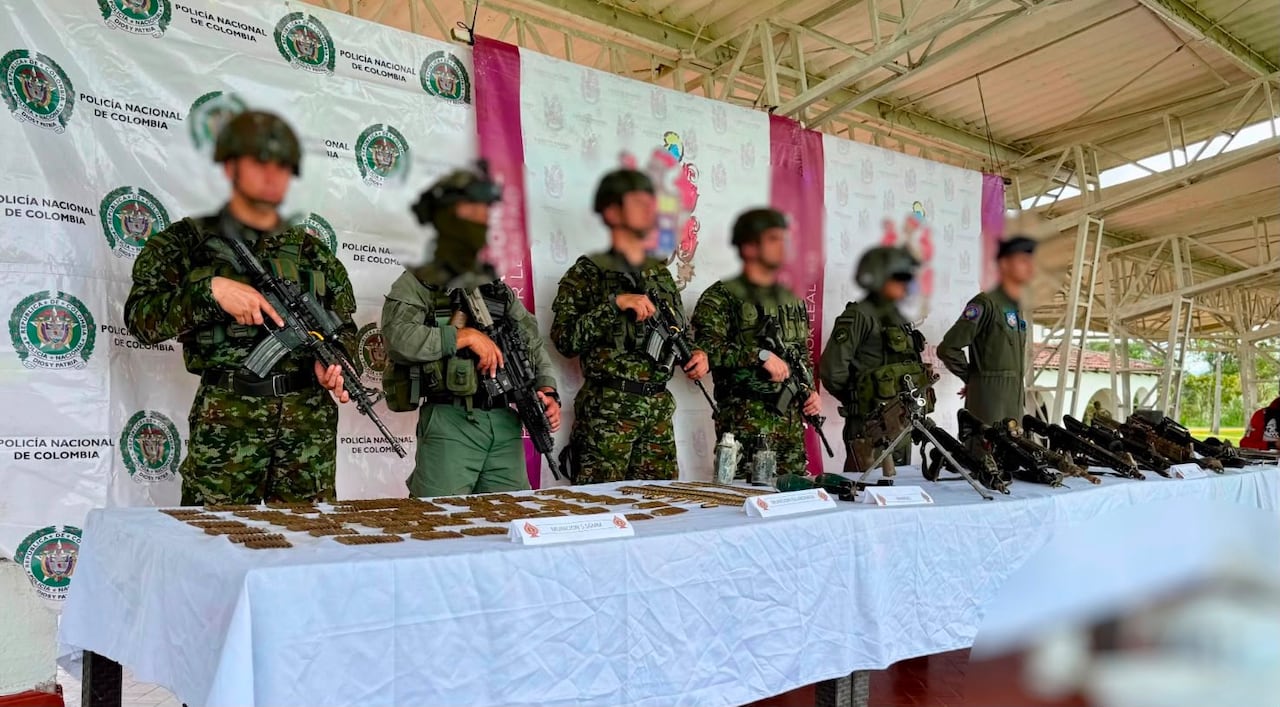 La operación militar se desarrolló en medio de la compleja situación de orden público que vive el Cauca, donde comunidades campesinas e indígenas denunciaron haber quedado en medio de los enfrentamientos entre tropas del Ejército y estructuras armadas ilegales.