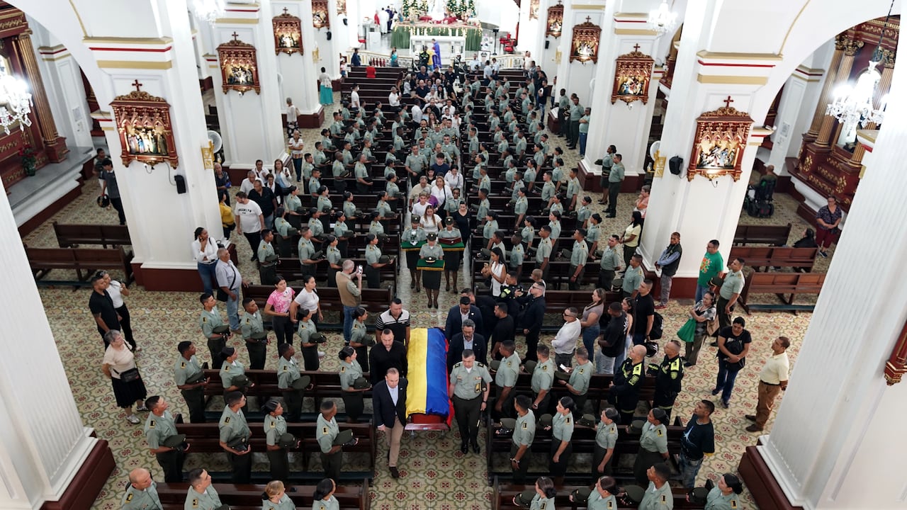 En Cali se realizó el sepelio del subintendente Jorge Leonardo Gómez, asesinado en Mariano Ramos: “murió cumpliendo su juramento”