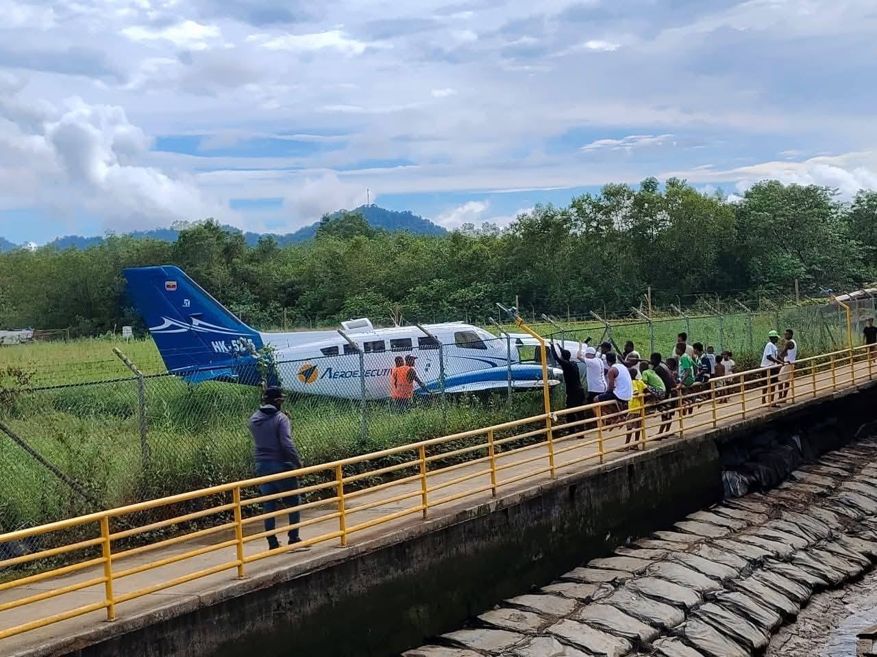 El terminal aéreo conecta esta zona del Pacífico con ciudades como Quibdó y es clave para la movilidad y el turismo en la región.