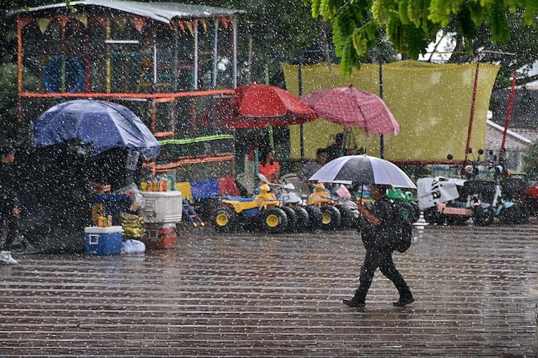 Sigue la temporada invernal en todo el Valle del Cauca. En Cali se presentan lluvias fuertes durante la noche y en el día lluvias fuertes, por corto tiempo. Foto Jorge Orozco