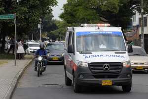 El accidente de tránsito de este fin de semana, protagonizado por una ambulancia que ni siquiera llevaba el Soat vigente, puso sobre la mesa la falta de resultados de las estrategias de la Alcaldía para controlar la situación y la necesidad de que sean los Bomberos quienes asuman el servicio de traslado ambulatorio, denunciaron concejales.
