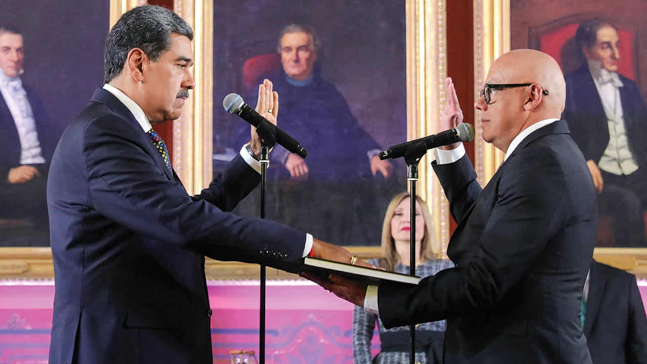 Maduro intentó simular un acto de juramentación del periodo presidencial. Sin embargo, tal ceremonia solo fue un paso más de la cadena de fraudes.