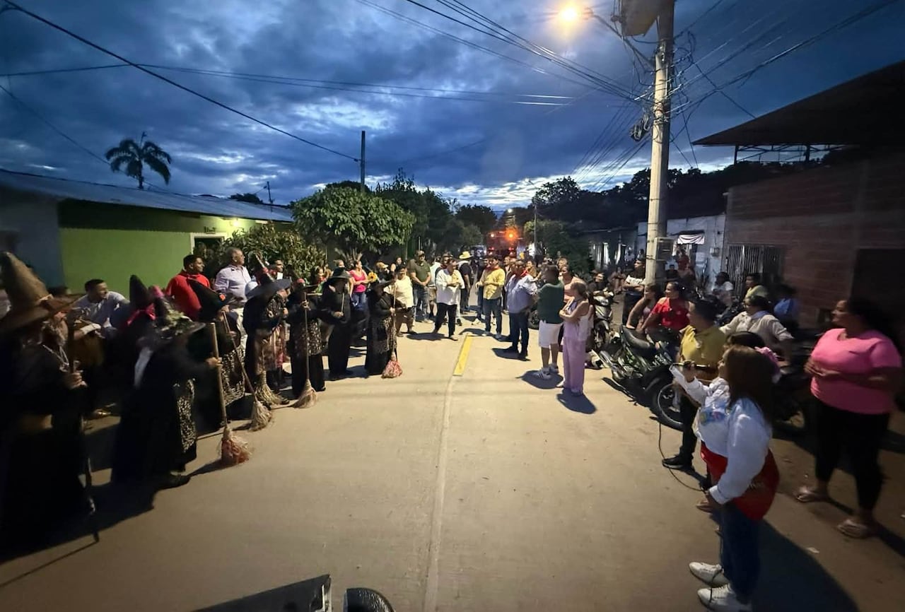 Cientos de habitantes participaron en el recorrido folclórico que hace parte de la programación previa de la edición número 42 del Festival Folclórico y Cultural del Arroz, una de las celebraciones más representativas del Huila.