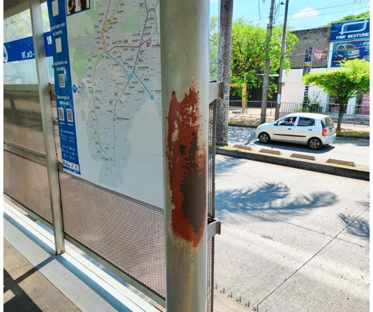 Las 14 columnas del vagón B2 de la estación Capri recibirán mantenimiento e impermeabilización con pintura de poliuretano.
