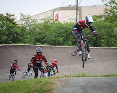 Algunos de los ejercicios de entrenamiento del equipo de ciclismo del Valle en el BMX Racing.