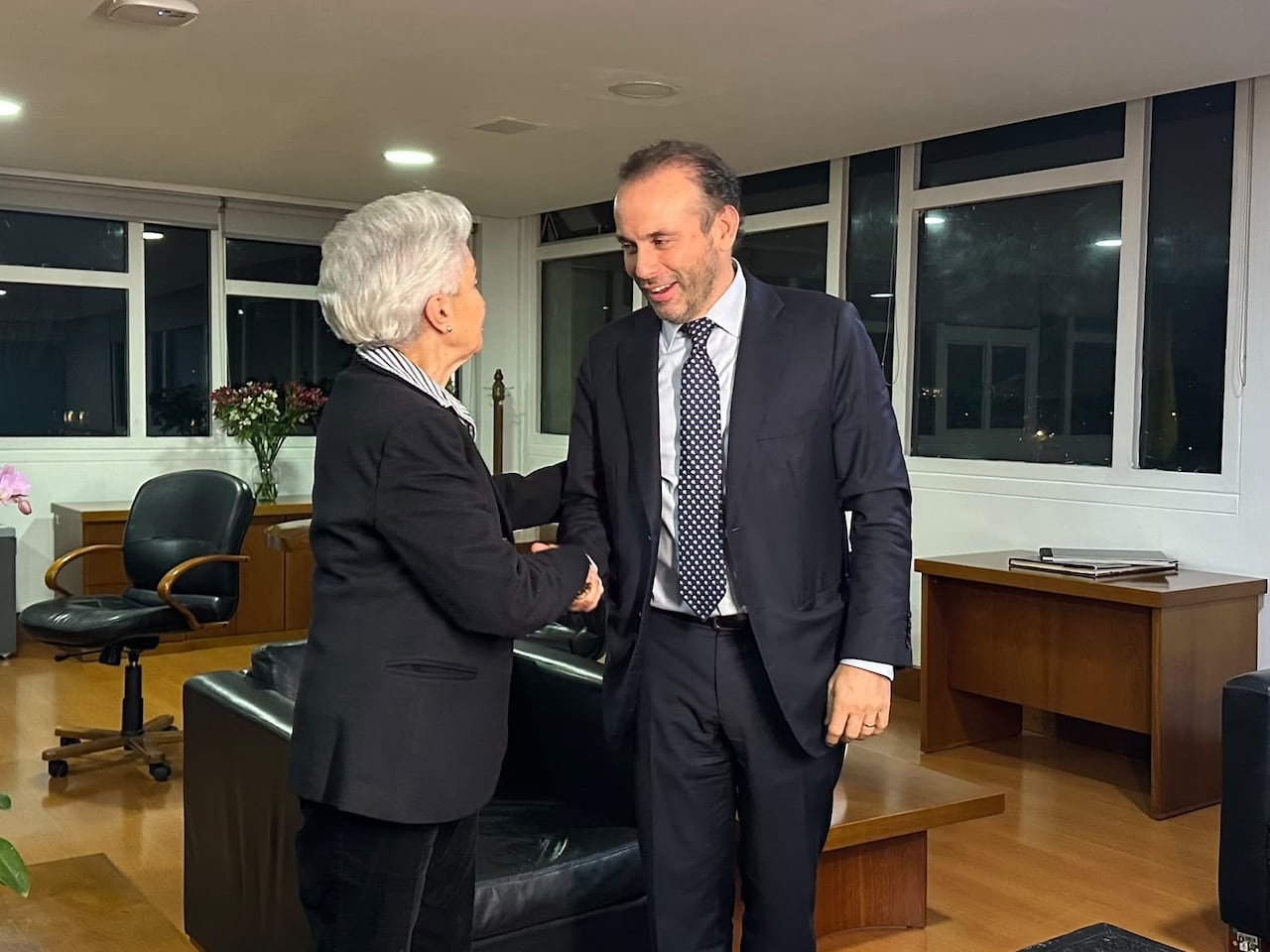 El alcalde de Cali, Alejandro Eder, sostuvo una reunión con la ministra de Educación, Ilva Myriam Hoyos.