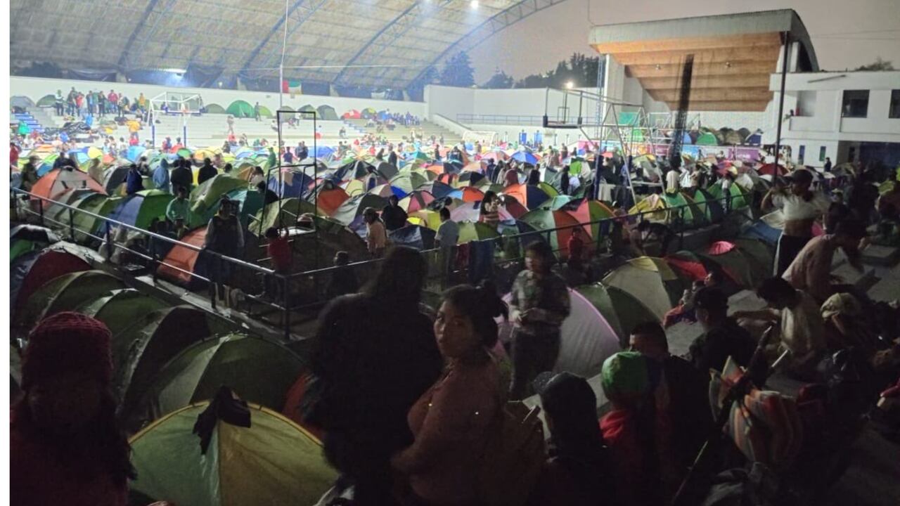 La presencia de miles de indígenas en el campus genera tensión entre estudiantes y autoridades, mientras se preparan para la jornada de manifestaciones