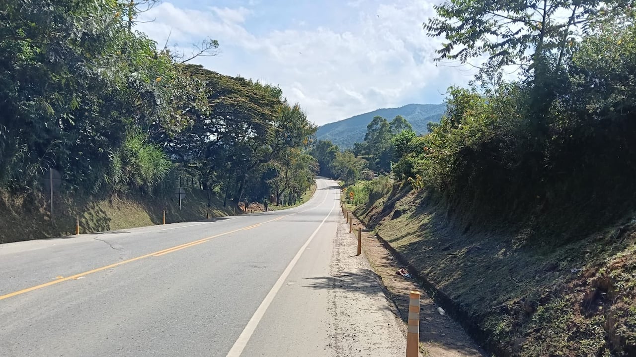 Autoridades advierten sobre el incremento de ataques con explosivos en el Cauca y el Valle del Cauca en medio de la ofensiva de grupos armados ilegales.