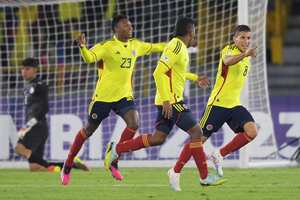 Los jugadores de la Selección Colombia Sub-20 celebran el gol de Gustavo Puerta en el duelo ante Paraguay por el hexagonal final del Suramericano Sub-20.