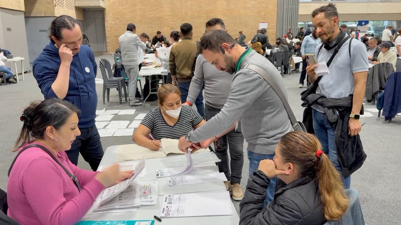 En cuanto a la postulación de testigos de mesa y de comisión a nivel nacional, la herramienta tecnológica registra hasta el momento, un total de 165.303 acreditaciones en trámite, cifra que refleja el compromiso de las campañas presidenciales con el ejercicio de vigilancia electoral y el fortalecimiento de las garantías de transparencia durante la segunda vuelta presidencial.