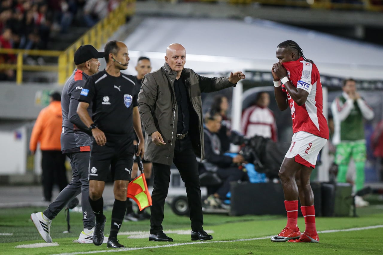 Bogotá. Agosto 19 de 2026. Independiente Santa Fe enfrenta a River Plate, por encuentro válido de la Conmebol Sudamericana 2026, en el partido de ida de octavos de final, en el Estadio Nemesio Camacho El Campín. (Colprensa - Cristian Bayona).