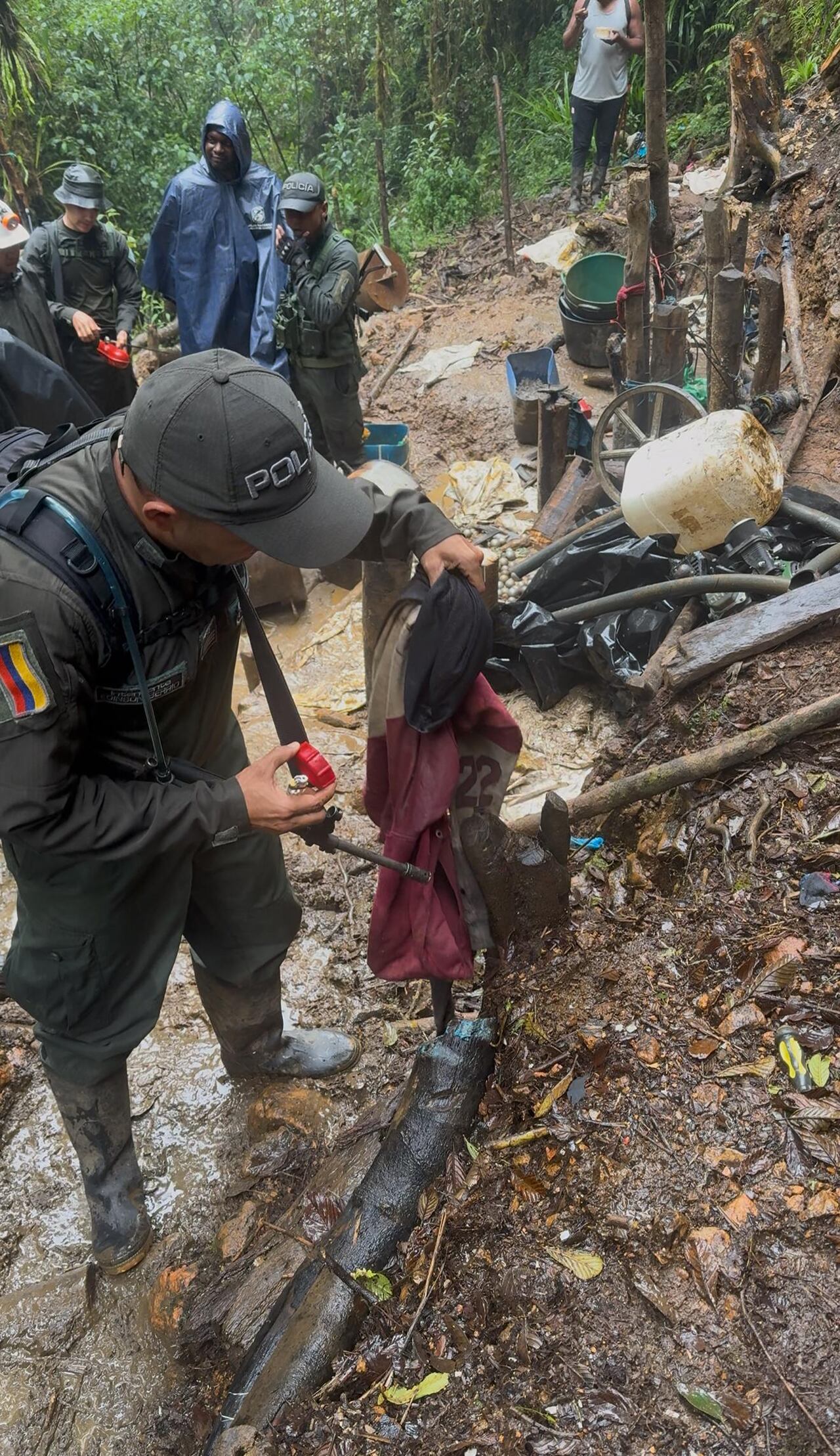 Durante la operación, se destruyeron e incautaron equipos valorados en al menos $50 millones, incluyendo motores, plantas eléctricas y otros medios utilizados para la extracción ilegal de oro.