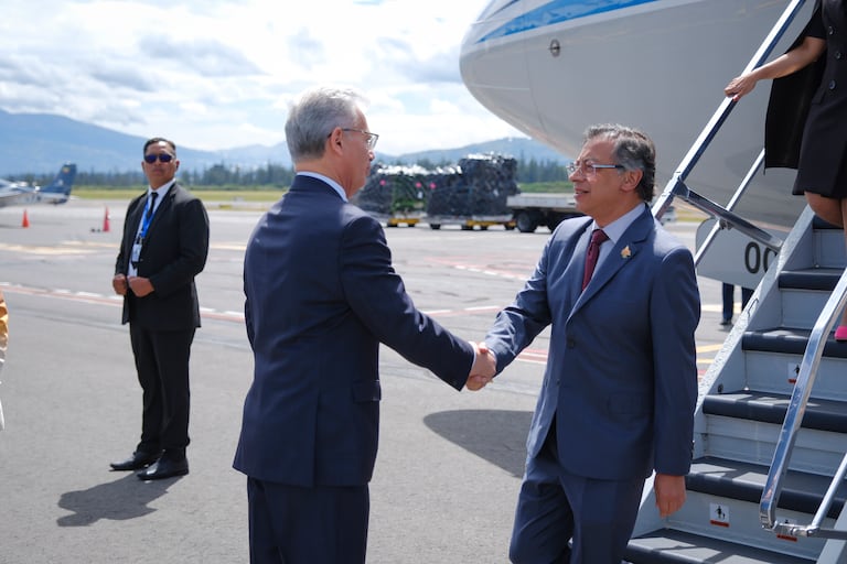 Petro llega a Ecuador y plantea agenda clave ante crisis bilateral