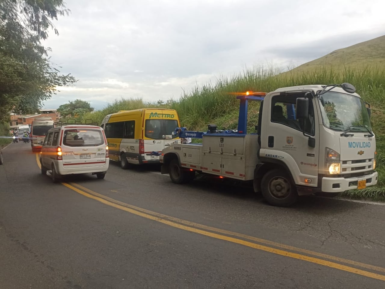 El vehículo se varó en la vía al mar cerca de la comuna 1. El Transporte público fue atendido por una grúa de la Secretaría de Movilidad del municipio.