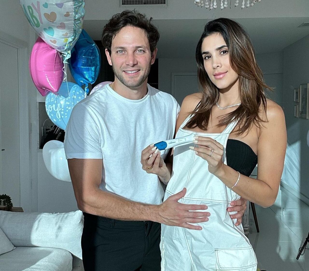 Daniela mantiene una relación sentimental con el actor y cantante Gabriel Coronel.