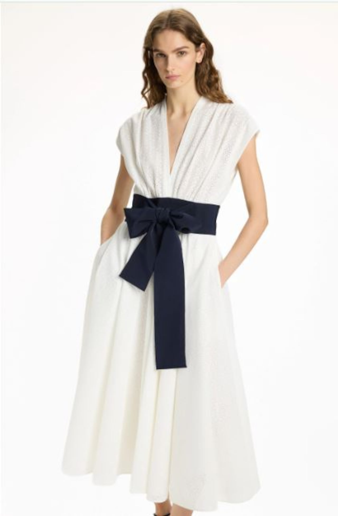 La propuesta de Carolina Herrera: menos es más, pero con un detalle que sobresalga en el look.