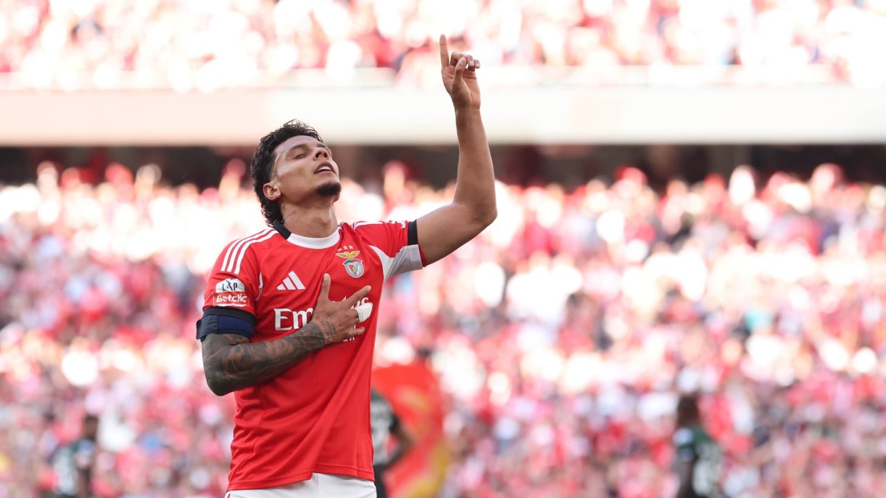 Richard Ríos tras marcar un gol con el Benfica de Portugal.