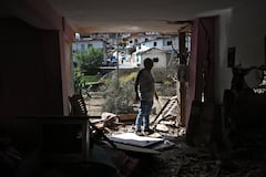 Muchas viviendas fueron afectadas en diferentes puntos de Venezuela. En la fotografía se observan los escombros de una casa en Catia La Mar, estado de La Guaira.