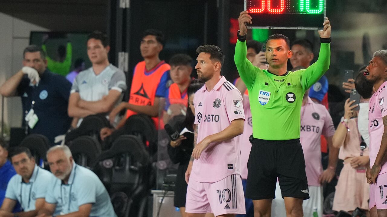 FORT LAUDERDALE, FL - JULY 21: Inter Miami midfielder Lionel Messi (10) enters the game and the MLS for the first time as he substitutes in in the 51st minute during the Leagues Cup game between Cruz Azul and Inter Miami CF on Friday, July 21, 2023 at DRV PNK Stadium, Fort Lauderdale, Fla. (Photo by Peter Joneleit/Icon Sportswire via Getty Images)