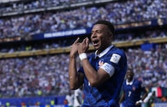 Con gol de Mbappé, el conjunto francés acaricia el triunfo en su debut.