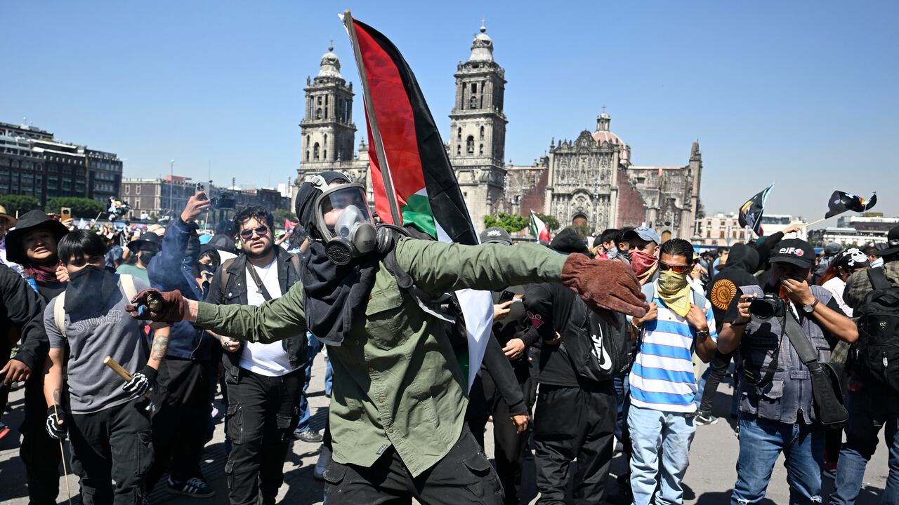 De igual forma, se reportaron manifestaciones en estados como Yucatán, Puebla, Nuevo León, Guanajuato, Jalisco y Morelos. (Photo by Alfredo ESTRELLA / AFP)