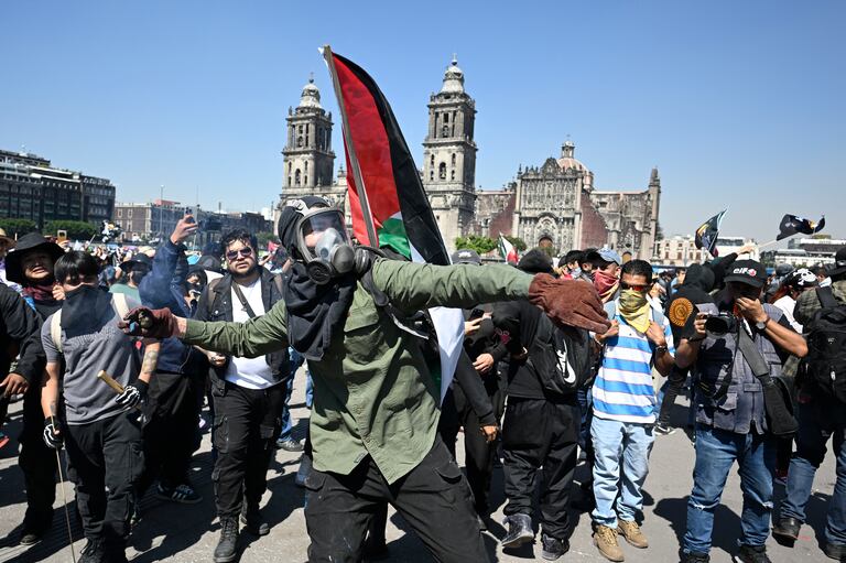 De igual forma, se reportaron manifestaciones en estados como Yucatán, Puebla, Nuevo León, Guanajuato, Jalisco y Morelos. (Photo by Alfredo ESTRELLA / AFP)