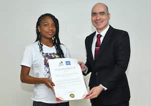 La hermana de Michelle Dayana González, Hilary Liceth, será estudiante de sicología de la Universidad Santiago de Cali, anunció el rector del alma máter, Carlos Andrés Pérez.