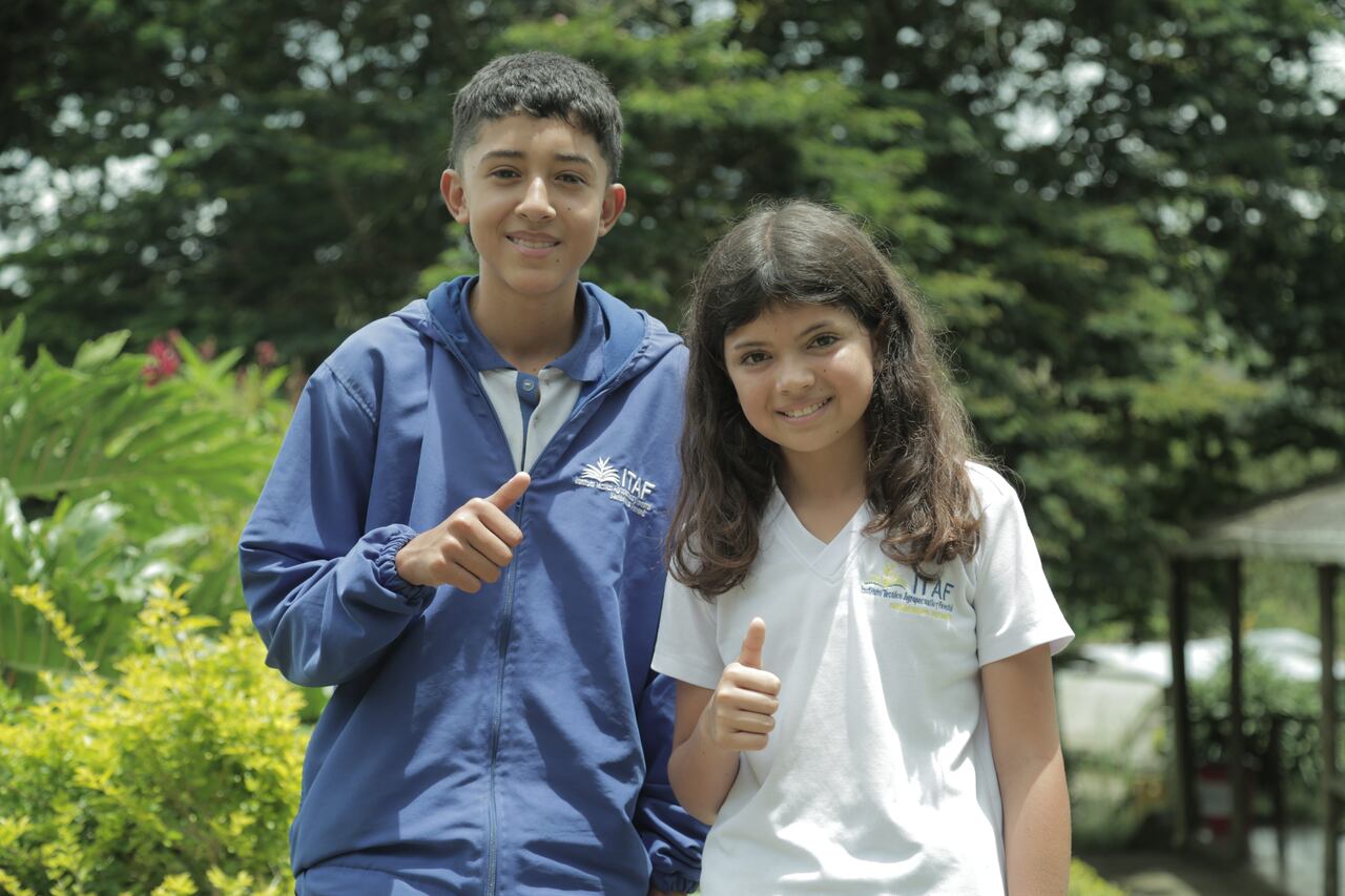 Estudiantes de los Institutos Técnicos Agropecuarios y Forestales (ITAF), una iniciativa de la Fundación Smurfit Westrock.