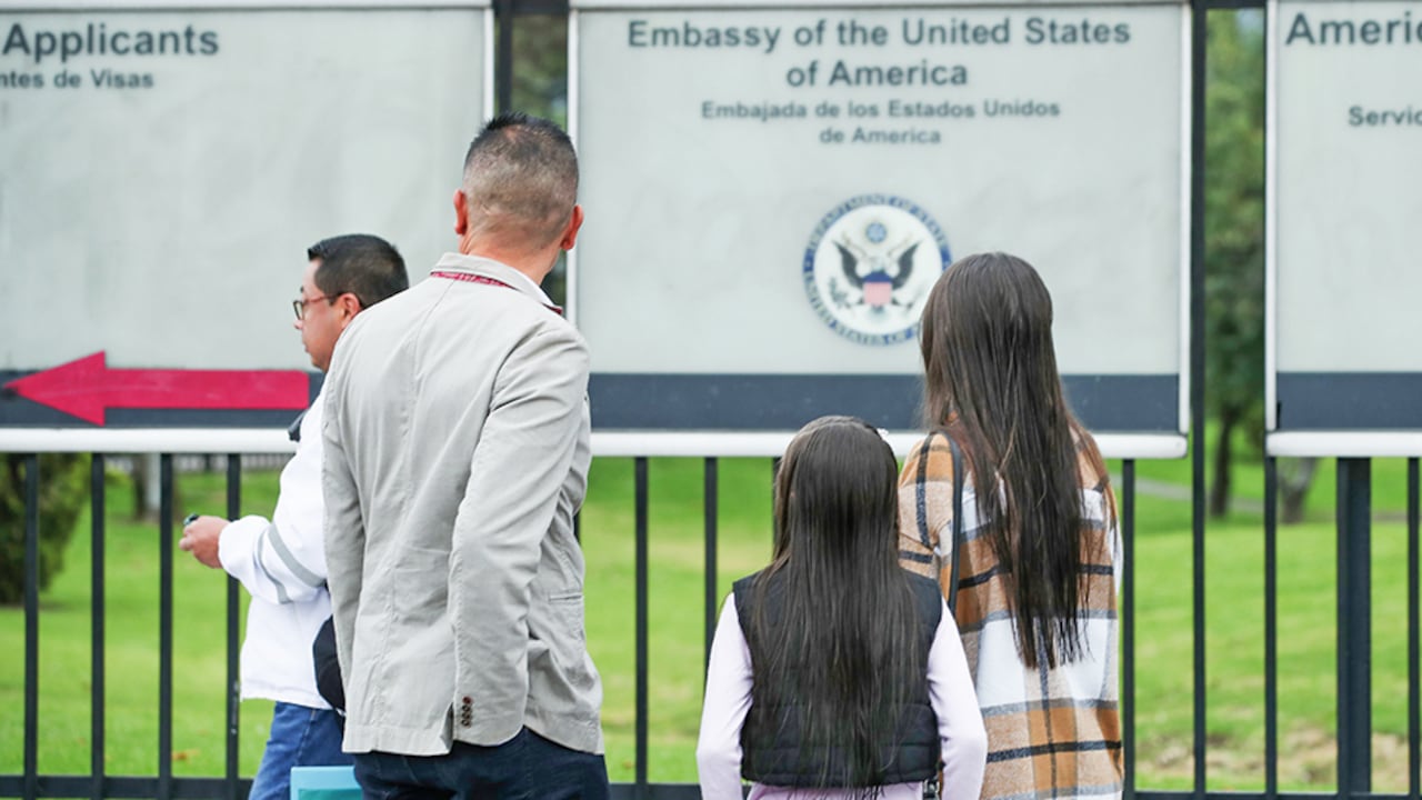 Los colombianos temen que, en medio de la tensión entre Colombia y Estados Unidos, las visas sean cada vez más complejas de obtener.