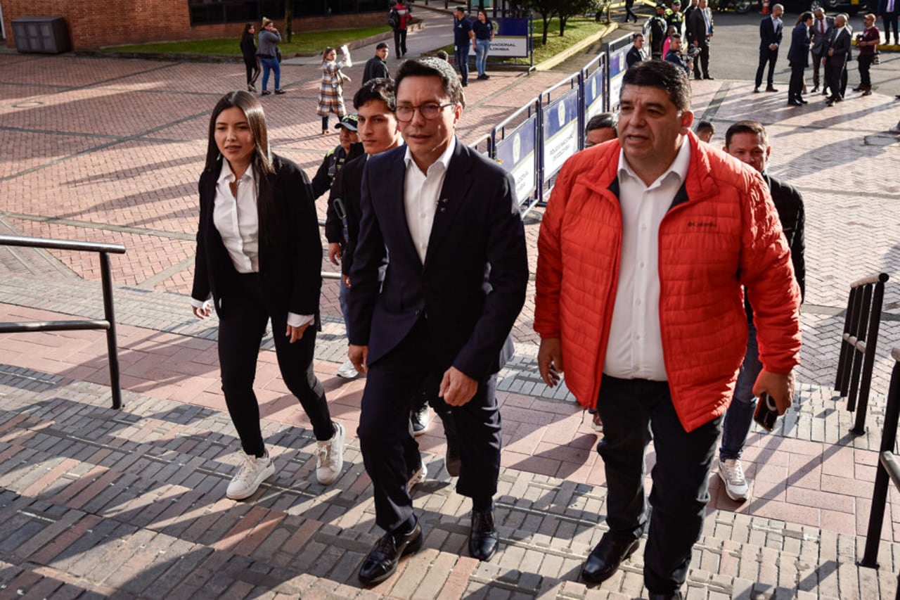 El candidato Carlos Caicedo junto a su fórmula vicepresidencial, Nelson Alarcón realizaron la inscripción de su candidatura en la Registraduria Nacional.