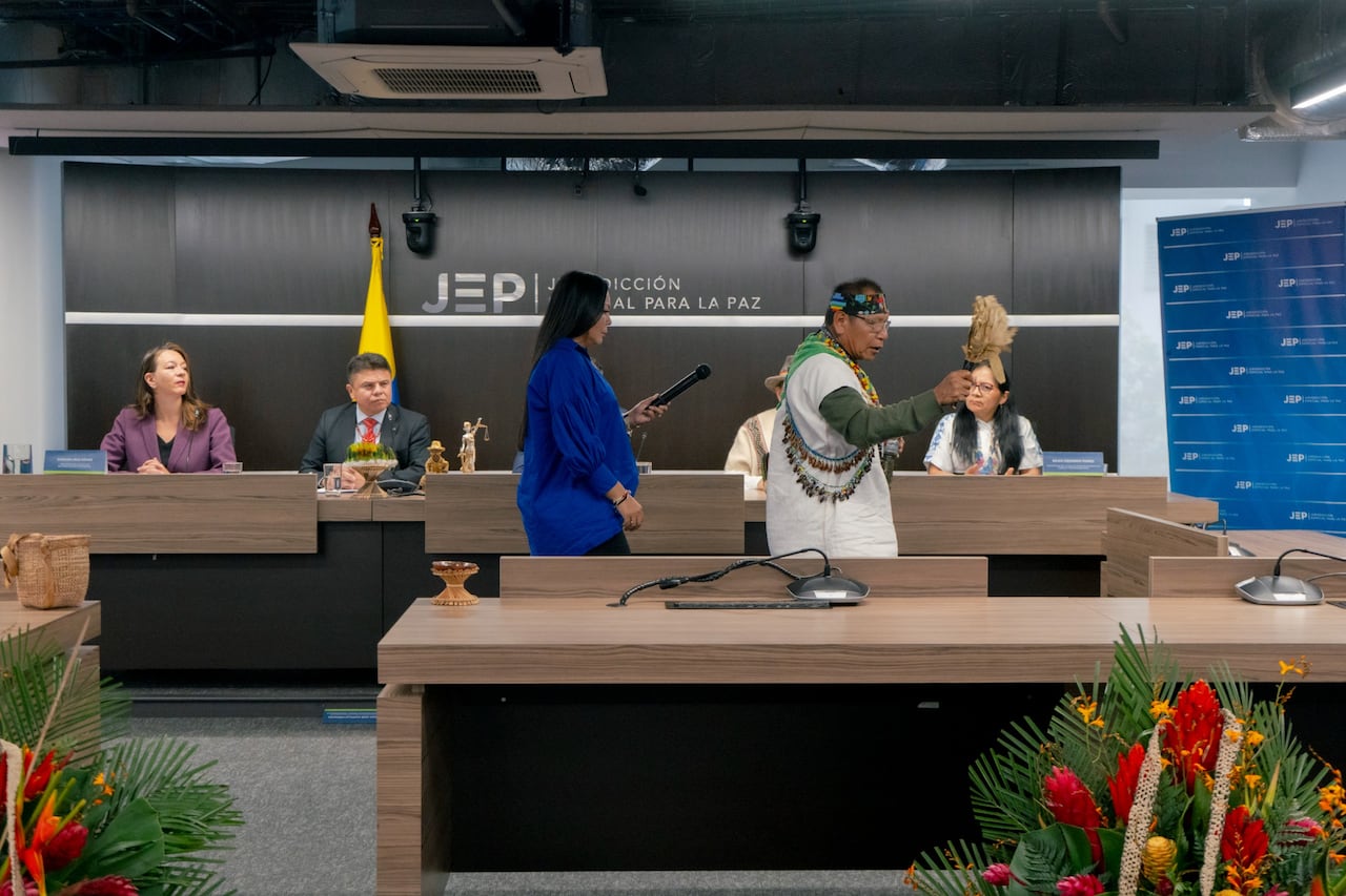 La JEP atribuye responsabilidad a diez antiguos integrantes de los bloques Sur y Oriental de las extintas Farc-EP por crímenes cometidos contra Pueblos y Territorios Indígenas de la Amazonía y la Orinoquía.