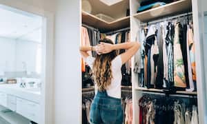 Así se debe ordenar un closet.