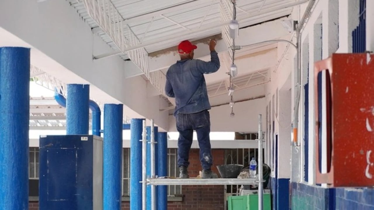 Las inversiones priorizadas por las comunidades permitirán modernizar seis sedes educativas oficiales de Cali y mejorar las condiciones de aprendizaje de cientos de estudiantes.