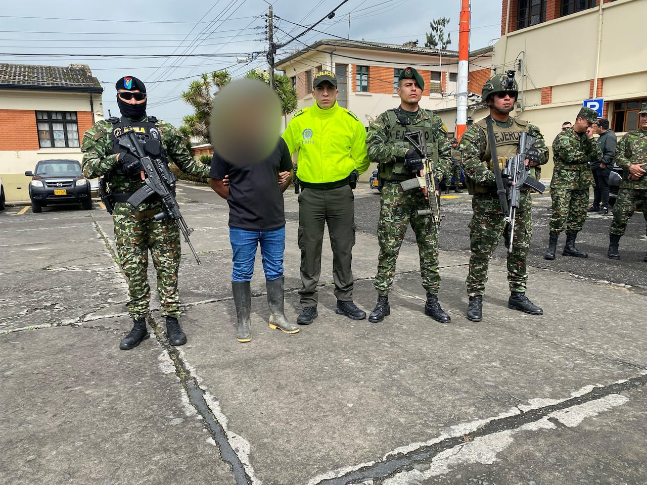 En estos momentos se adelantan amplios operativos militares y judiciales contra las disidencias de las Farc de Iván Mordisco en los departamentos de Nariño y Cauca.