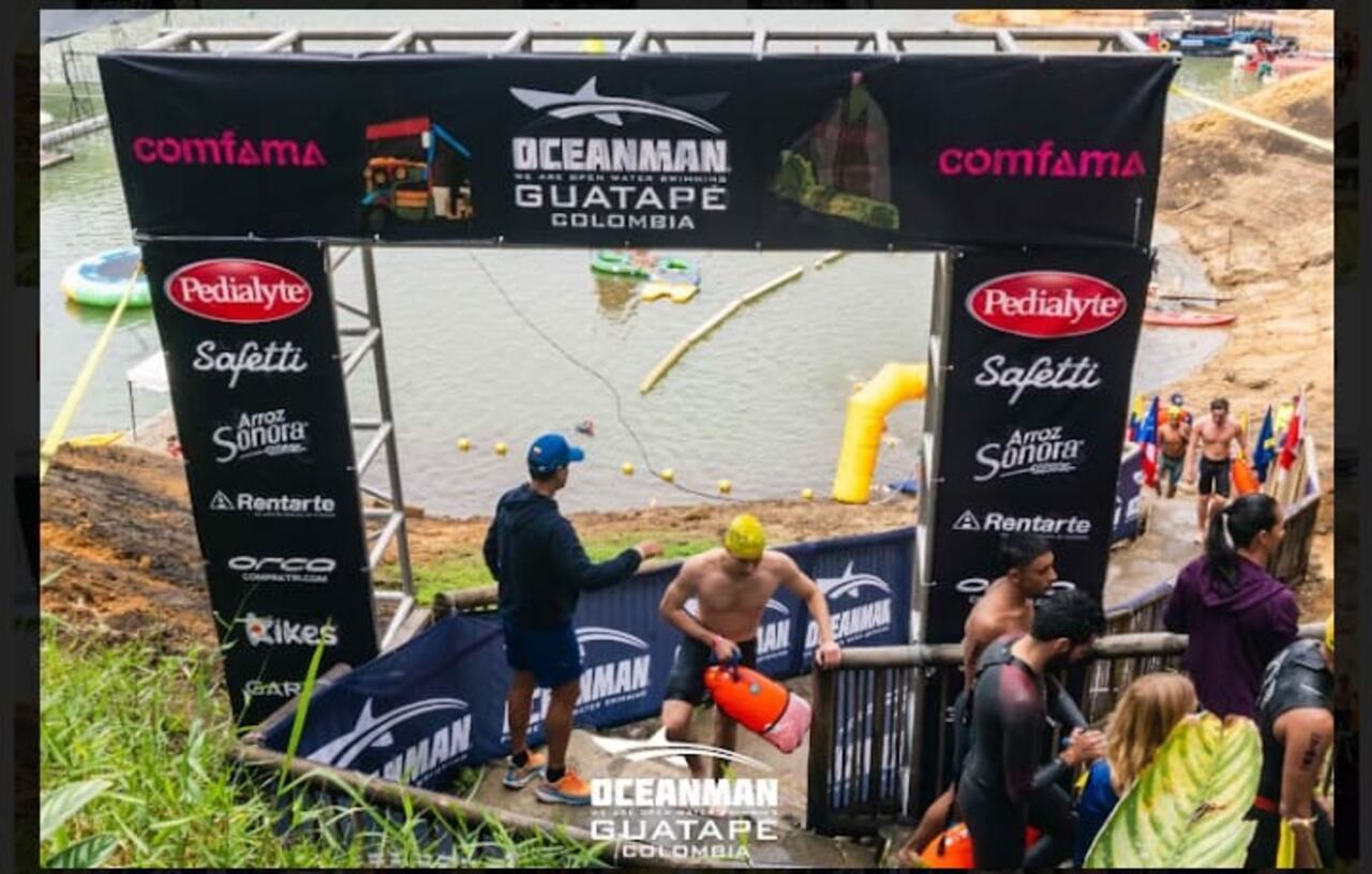 Daniel en la competencia de Oceanman realizada en Guatapé, donde clasificó para el mundial de Aguas Abiertas.