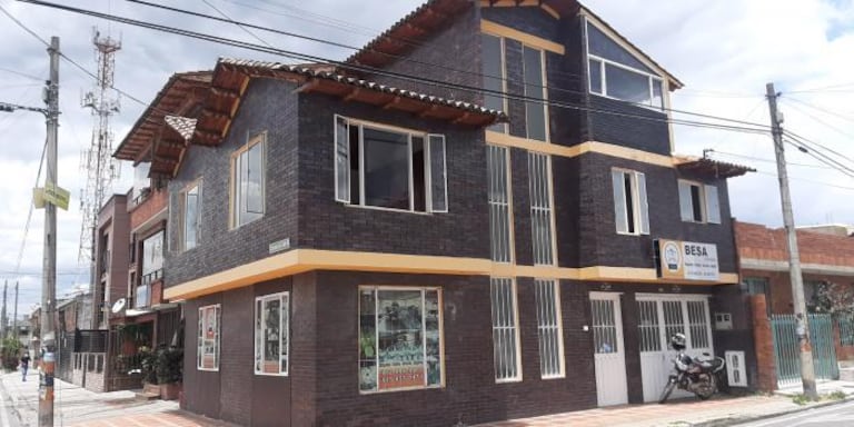 El Fondo para la Reparación informó que se llevó a cabo la audiencia de adjudicación de una casa de 184 metros cuadrados, de tres pisos, que fue subastada bajo la modalidad de arriendo por un valor de 1.700.000 millones de pesos.