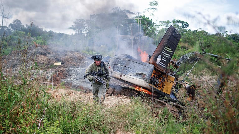 ELN, Clan del Golfo y disidencias de las Farc son las dueñas de la renta criminal producto de la extracción ilegal de oro en ríos y montañas.