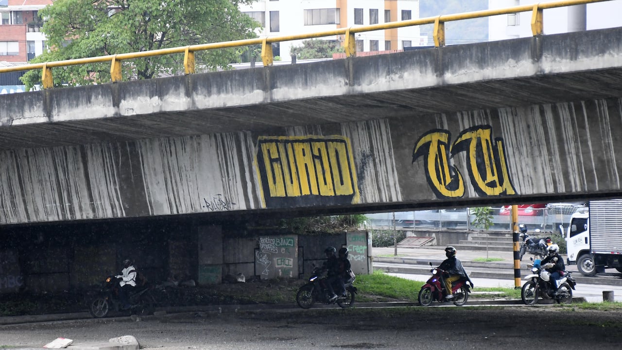 Fotodenuncia: Paso prohibido por motociclista, Sameco.