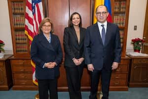 La vicefiscal adjunta de EE. UU. mostró su apoyo a la labor del fiscal Barbosa y la vicefiscal Mancera durante una reunión para estrechar lazos y cooperación en la lucha contra las organizaciones criminales. Foto: FiscaliaCol