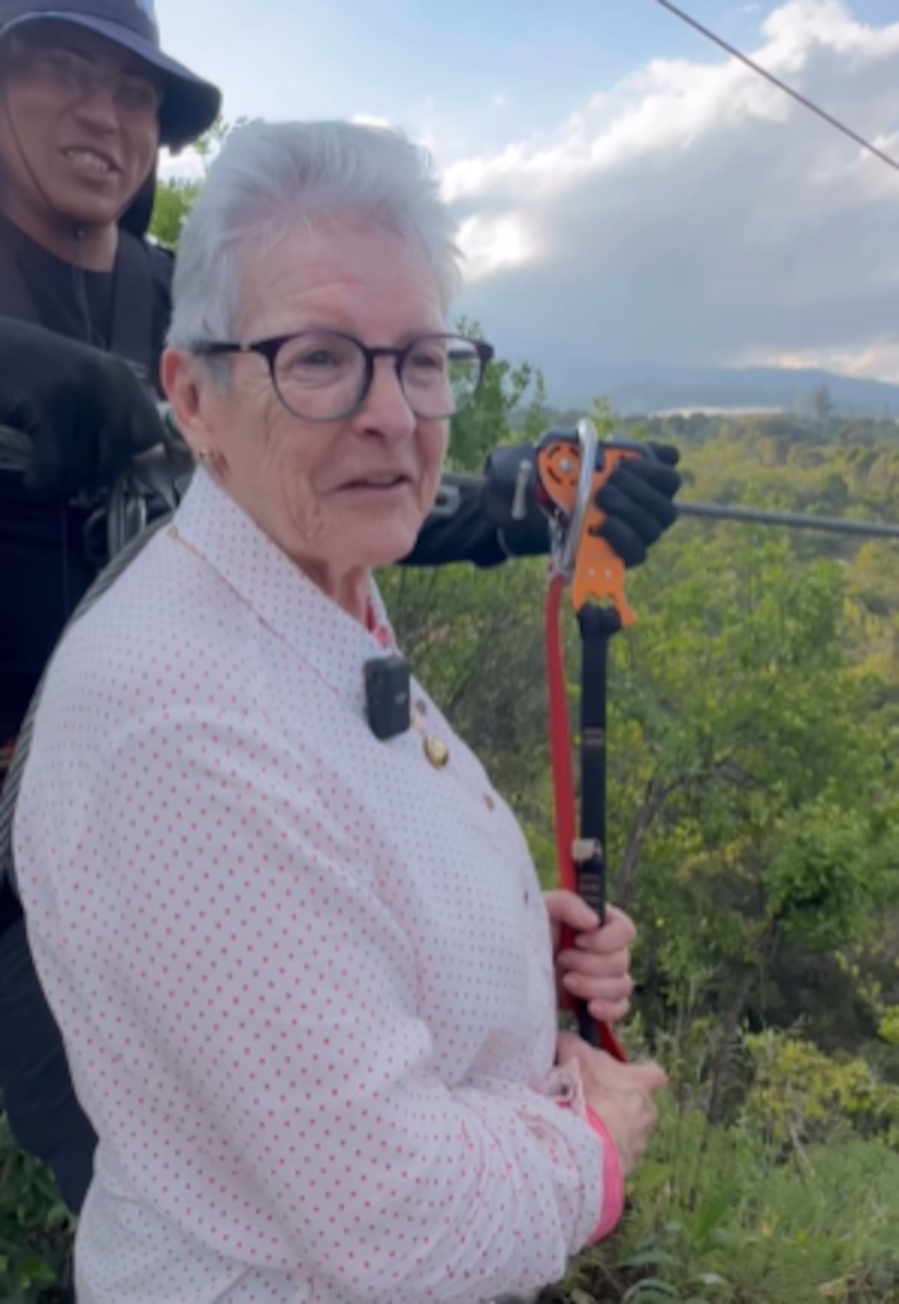 Clara La Rotta, mamá de Pirry, se le midió a una actividad extrema a sus 77 años.